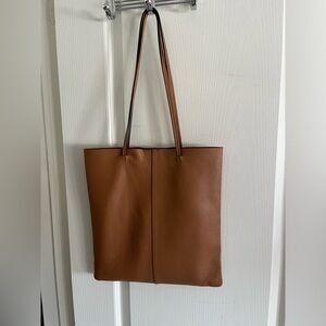 Banana Republic tote bag, cow leather shell, 100% poly lining